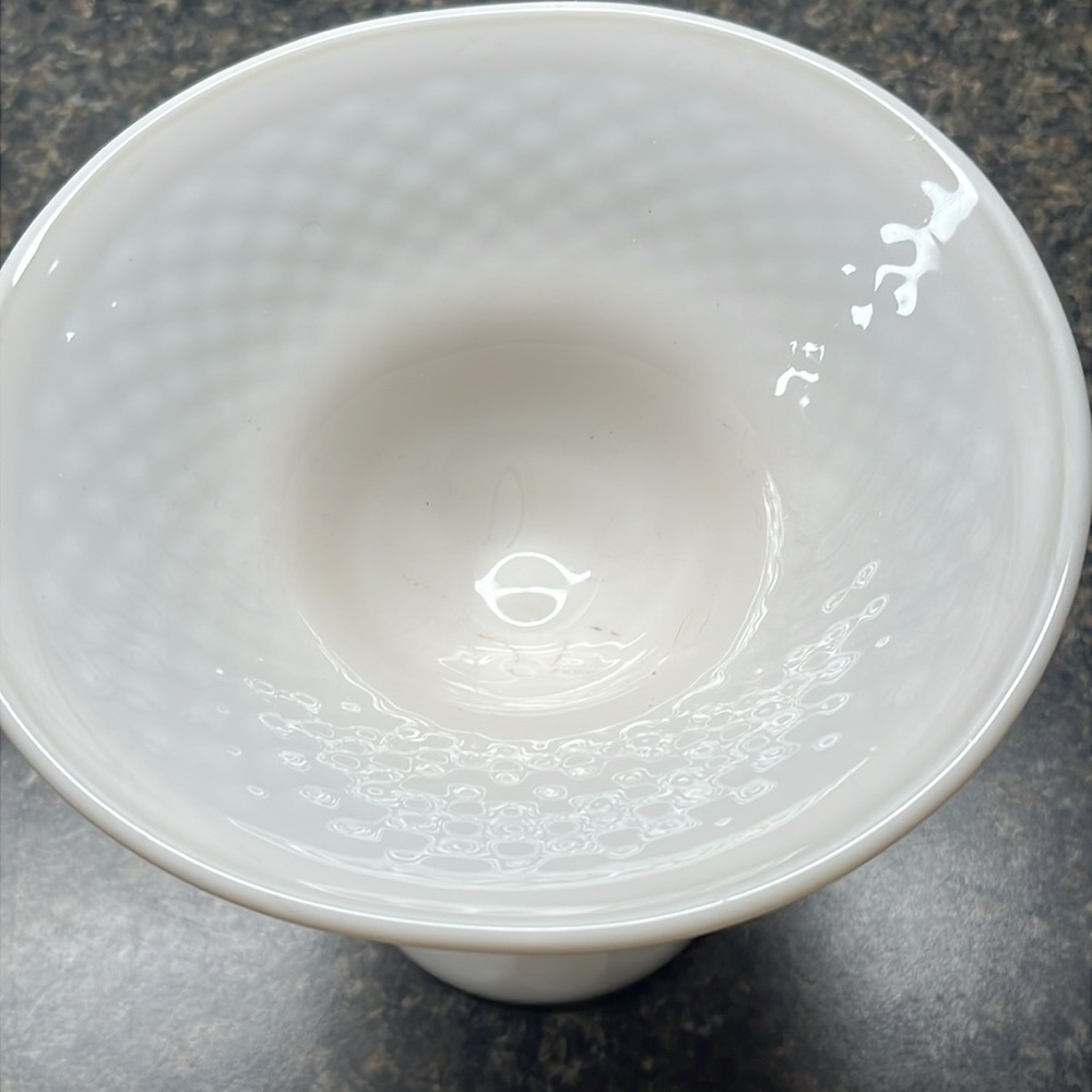 Vtg Milk Glass, Pedestal Bowl, Wedding Decor Desert Bowl, Fruit Bowl, candy dish - Picture 11 of 11
